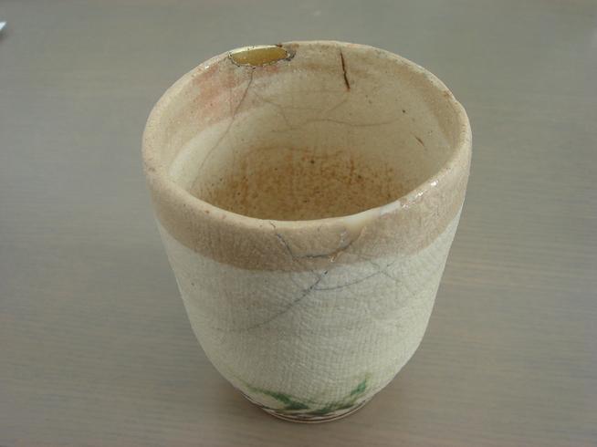 飲みくちが欠けた湯呑み茶碗をコンポジットレジンで修復