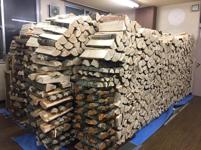 薪乾燥中